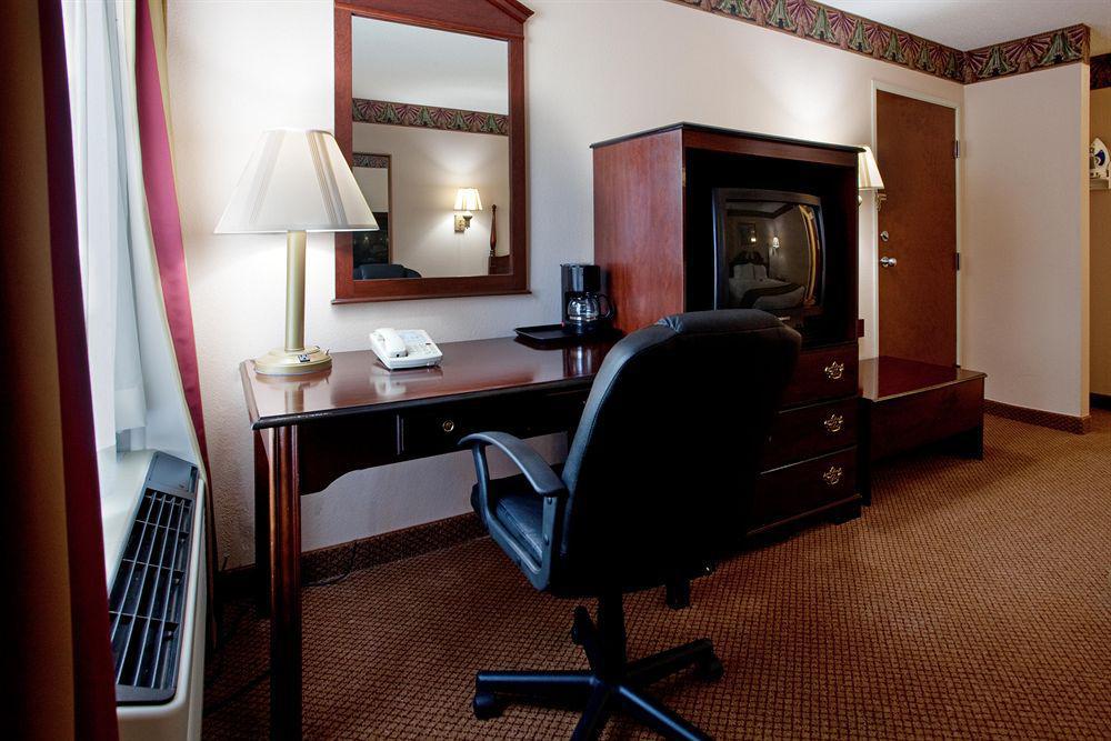 Quality Inn & Suites Clemmons I-40 Εξωτερικό φωτογραφία
